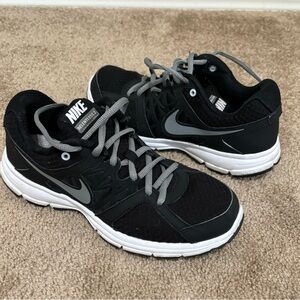 Women’s Nike Relentless 2 running shoe.  great condition!  Black & gray.